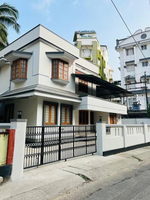 Home In Guruvayur-3 Bedroom Ngoại thất bức ảnh