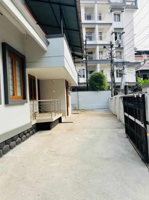 Home In Guruvayur-3 Bedroom Ngoại thất bức ảnh